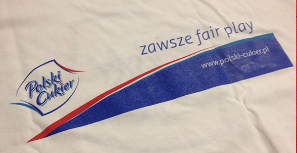 Duży wielokolorowy nadruk Polski Cukier na odzieży